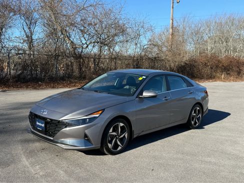 Used 2023 Hyundai Elantra Limited image 3