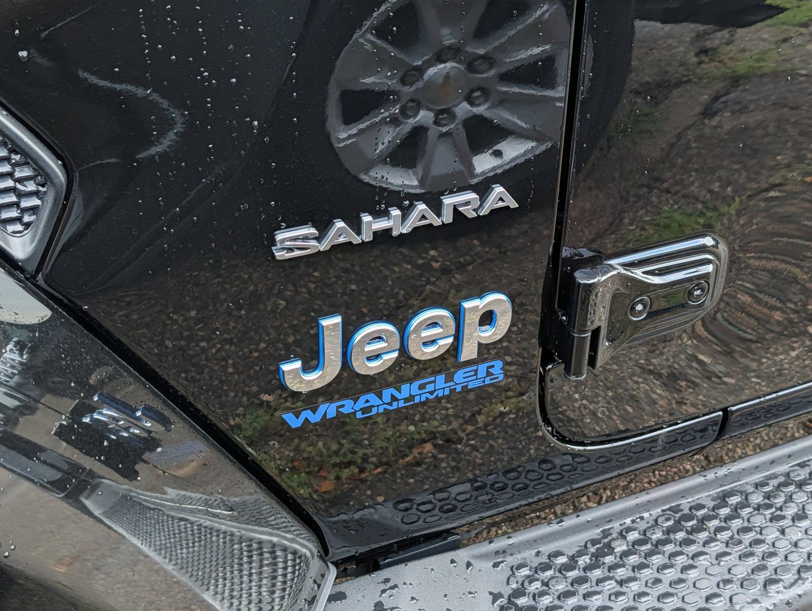 Used 2022 Jeep Wrangler Unlimited Sahara w/ Cold Weather Group AWD/4WD image 12