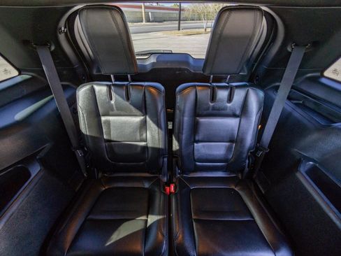 Used 2018 Ford Explorer XLT w/ Equipment Group 202A image 15