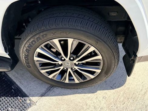 Certified 2024 Lexus LX 600 4WD w/ Premium Package image 9