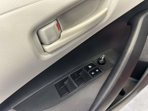 Used 2025 Toyota Corolla LE FWD image 15