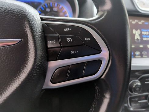 Used 2022 Chrysler 300 Touring w/ Sport Appearance Package image 20