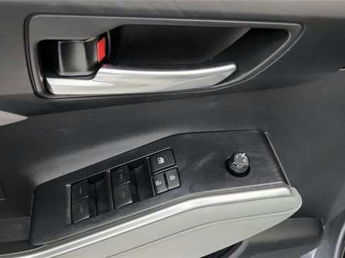 Certified 2023 Toyota Highlander XLE image 28