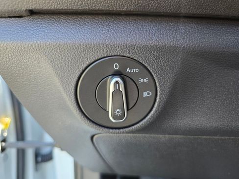 Used 2024 Volkswagen Jetta SE FWD image 36