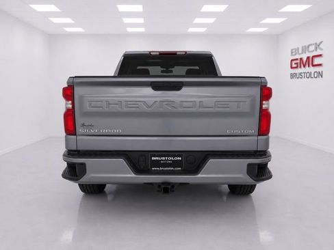 Used 2019 Chevrolet Silverado 1500 Custom w/ Custom Convenience Package AWD/4WD image 9