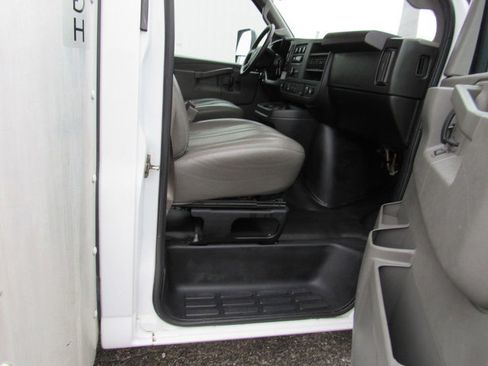 Used 2021 GMC Savana 3500 Extended w/ Power Convenience Package RWD image 13