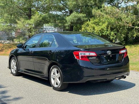Used 2014 Toyota Camry SE FWD image 4