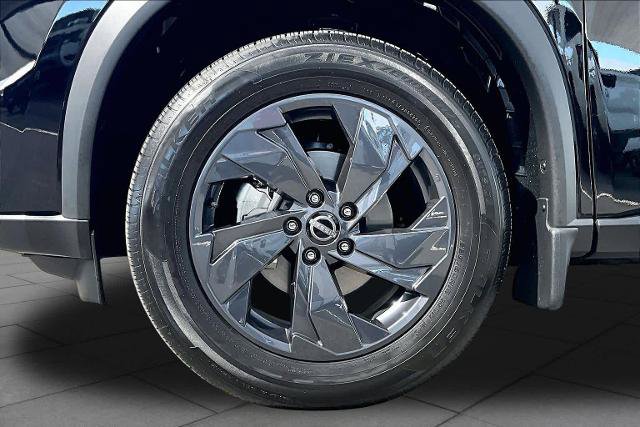 Certified 2026 Nissan Rogue SV FWD image 11