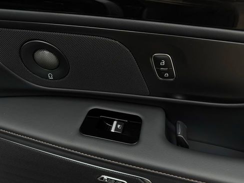 New 2026 Lincoln Nautilus Reserve w/ Jet Appearance Package image 17