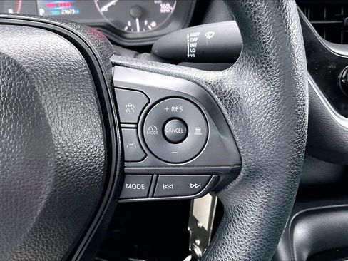 Used 2025 Toyota Corolla LE FWD image 18