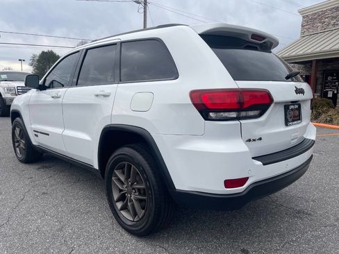 Used 2016 Jeep Grand Cherokee Laredo 75th Anniversary image 11