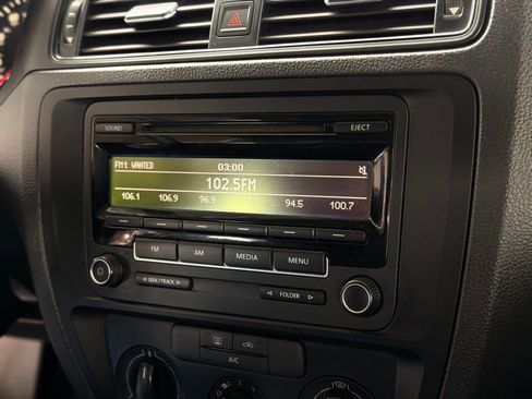 Used 2015 Volkswagen Jetta S image 41