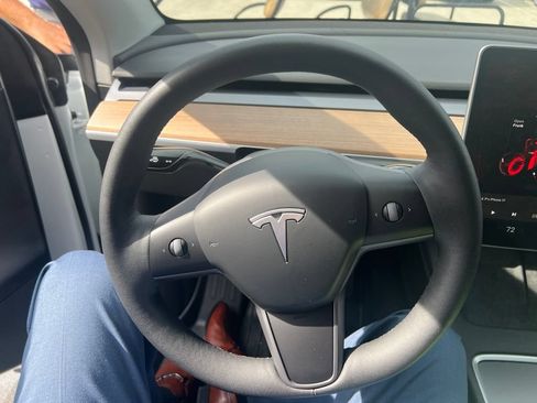 Used 2025 Tesla Model Y Long Range RWD image 5