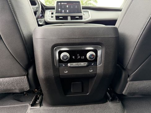Used 2022 GMC Yukon AT4 AWD/4WD image 18