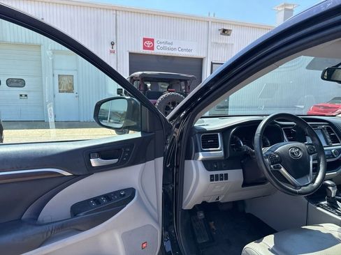 Used 2015 Toyota Highlander Limited AWD/4WD image 22