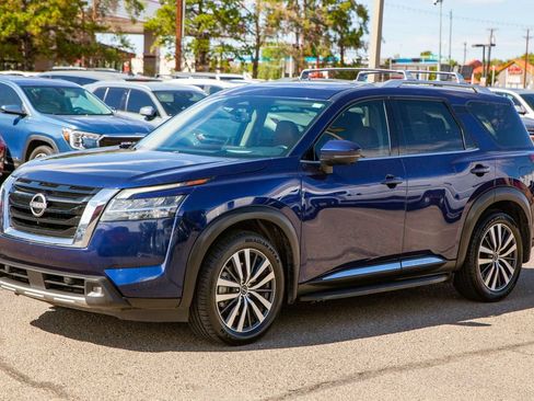 Used 2022 Nissan Pathfinder Platinum w/ Lighting Package (N93) AWD/4WD image 8