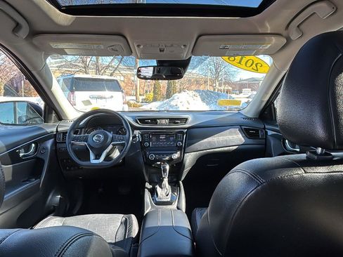 Used 2018 Nissan Rogue SL w/ Premium Package image 23