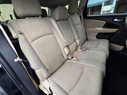 Used 2016 Dodge Journey SE w/ Flexible Seating Group image 30