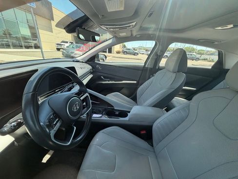 Used 2023 Hyundai Elantra Limited FWD image 9