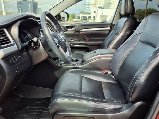 Used 2016 Toyota Highlander XLE FWD image 4