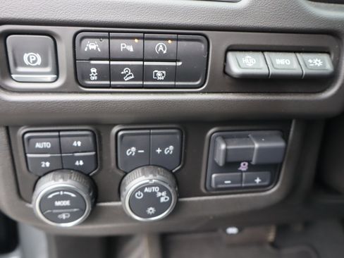 Certified 2024 Chevrolet Suburban High Country image 22