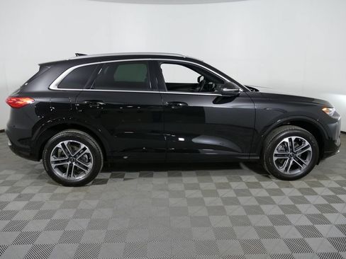 Certified 2025 Audi Q5 Premium w/ Convenience Package AWD/4WD image 2