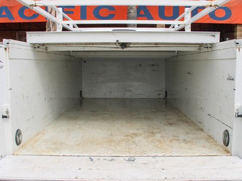 Used 2021 RAM 3500 Tradesman w/ Chrome Appearance Group image 9