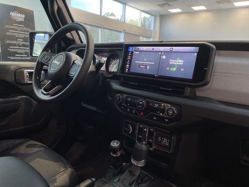 Used 2025 Jeep Gladiator Sport AWD/4WD image 31