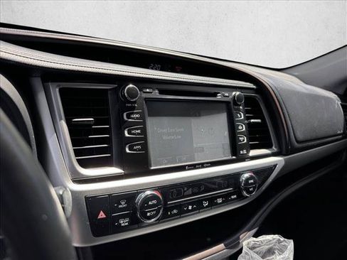 Used 2018 Toyota Highlander XLE AWD/4WD image 13