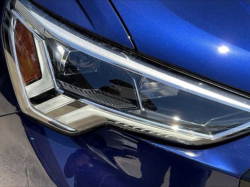 New 2025 Audi Q3 2.0T Premium image 13