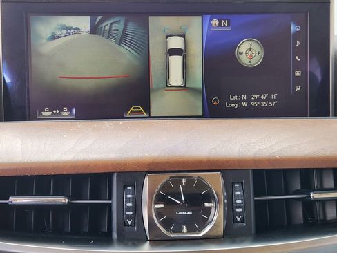 Used 2017 Lexus LX 570 4WD w/ Luxury Package image 17