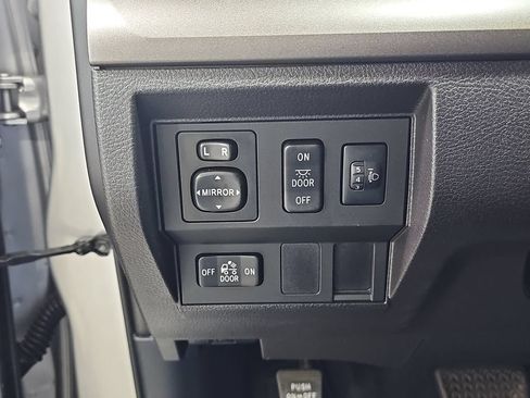 Used 2014 Toyota Tundra SR5 w/ SR5 Upgrade Package RWD image 28