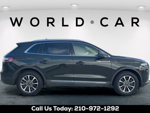Used 2022 Lincoln Nautilus FWD w/ Premium Package image 4