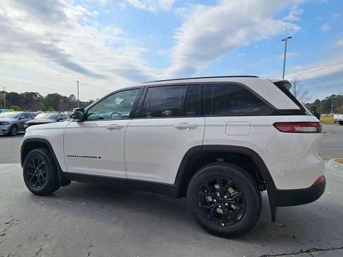 New 2026 Jeep Grand Cherokee Altitude AWD/4WD image 5