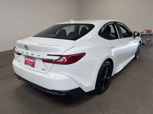 Used 2025 Toyota Camry SE FWD image 3