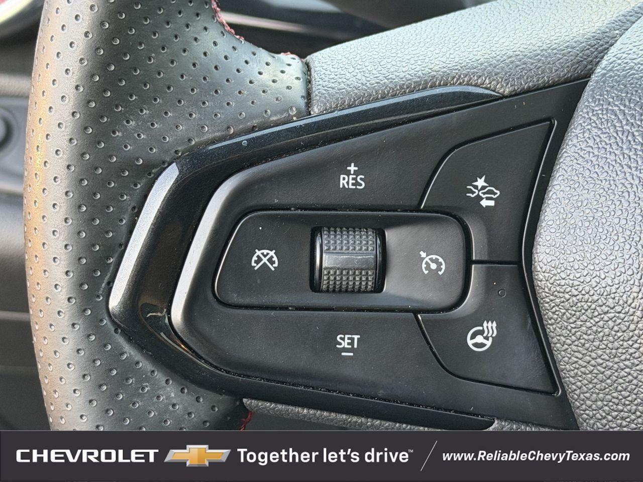 Used 2025 Chevrolet Trax RS w/ Sunroof Package FWD image 14