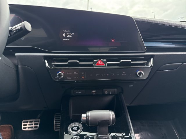 Used 2024 Kia Niro EX Touring FWD image 21