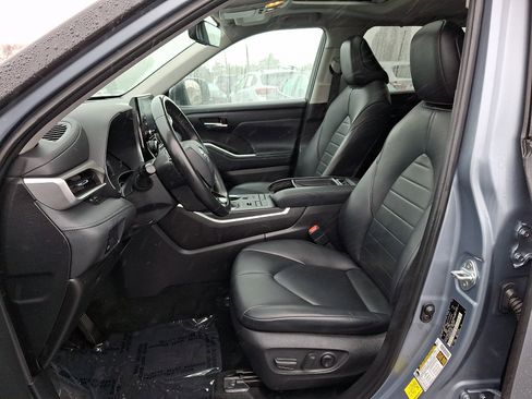Used 2021 Toyota Highlander XLE image 14