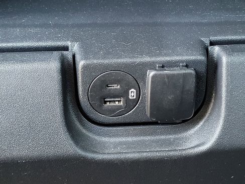 Used 2023 Ford F150 XLT image 11