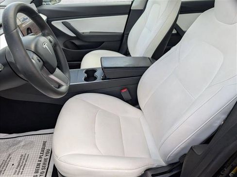 Used 2019 Tesla Model 3 Mid Range image 17