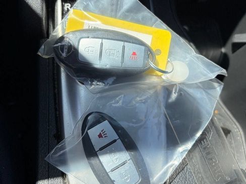 Used 2023 Nissan Frontier S w/ Technology Package RWD image 13