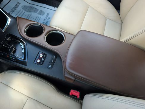 Used 2014 Toyota Avalon XLE Touring FWD image 17