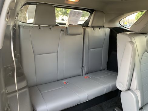 Used 2025 Toyota Highlander XLE AWD/4WD image 33
