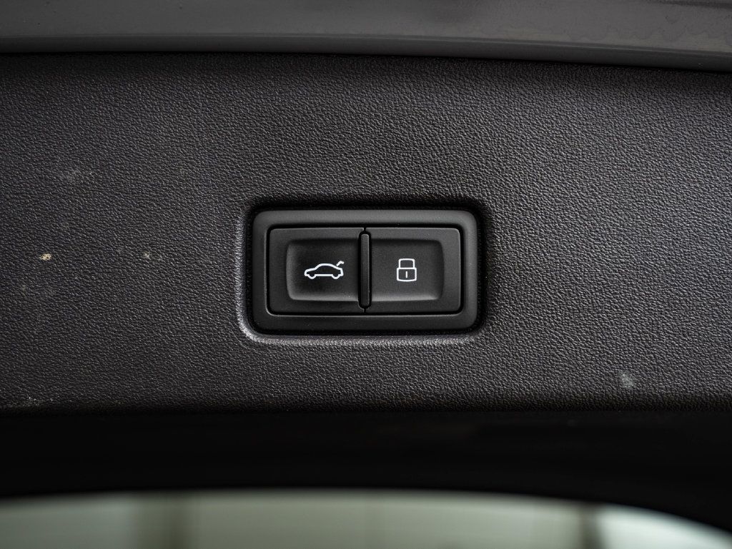 Used 2023 Audi Q4 e-tron Premium Plus w/ Premium Plus RWD image 22