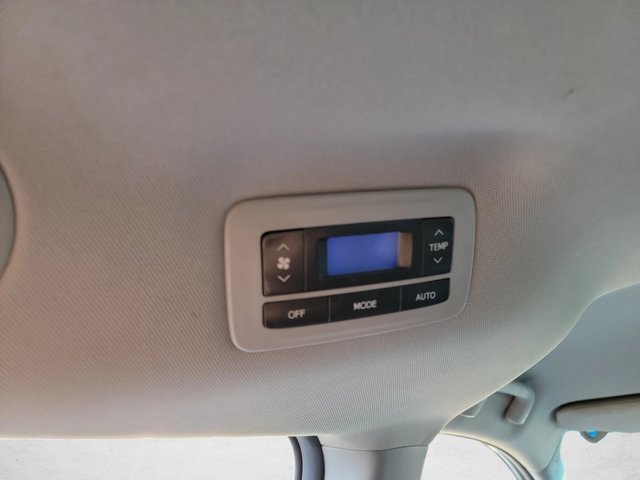 Used 2015 Toyota Sienna SE FWD image 19