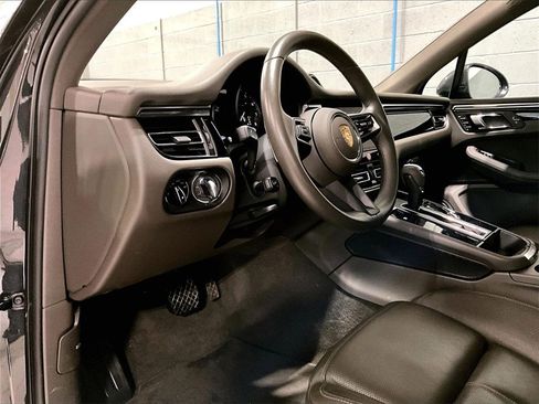 Certified 2024 Porsche Macan image 4