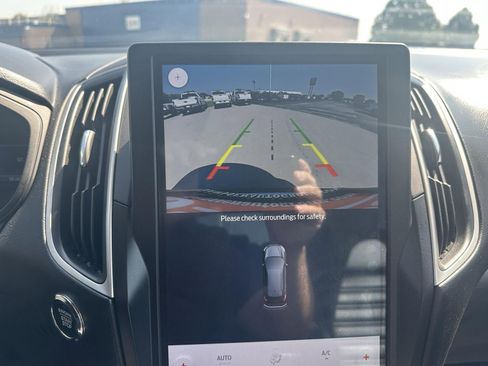 Used 2024 Ford Edge SEL image 32