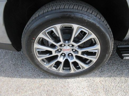 New 2026 GMC Yukon Denali w/ Denali Reserve Package RWD image 10