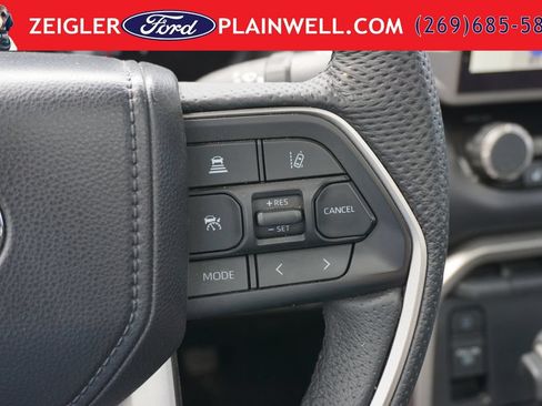 Used 2025 Toyota Tundra Limited AWD/4WD image 21