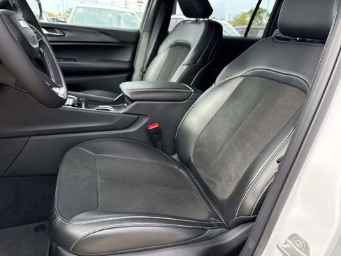 New 2025 Jeep Grand Cherokee L Altitude image 9